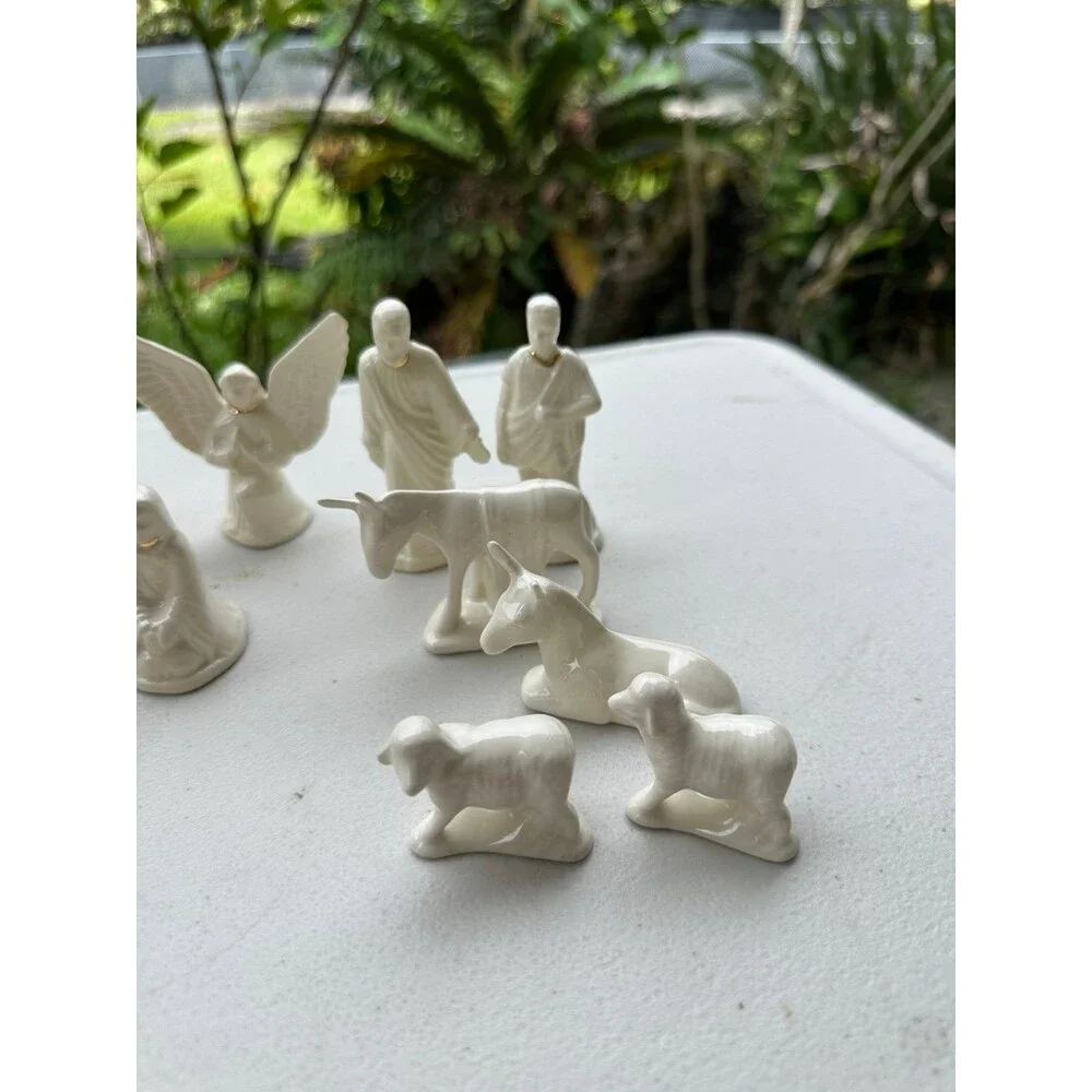Vintage White Gold Trim Accents 17 Piece Glazed Porcelain Ceramic Nativity Set